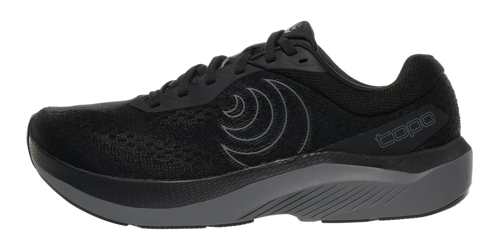 Topo Athletic Magnifly 6 in Black / Charcoal