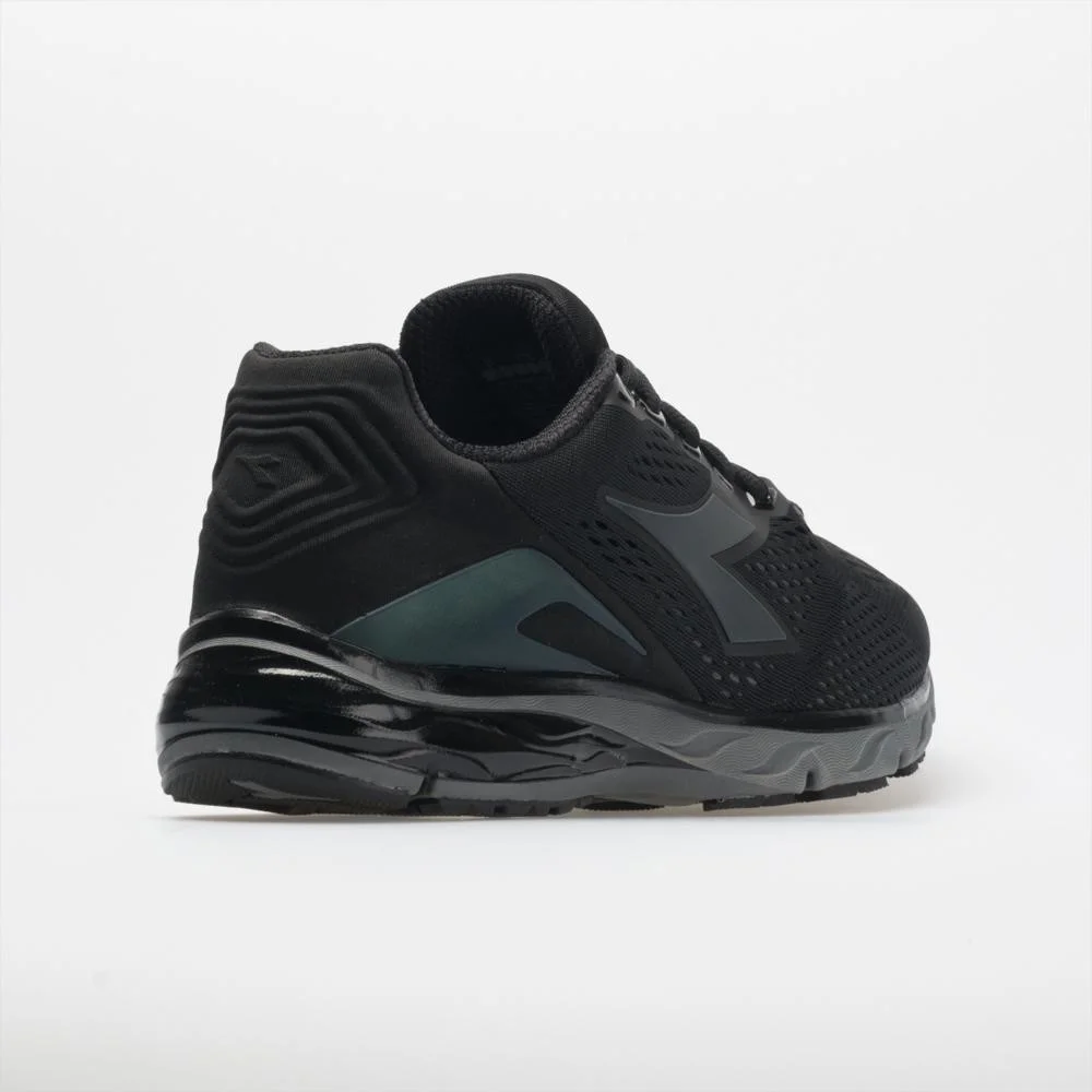 Diadora Mythos Blushield Hip 3 in Blacksteel
