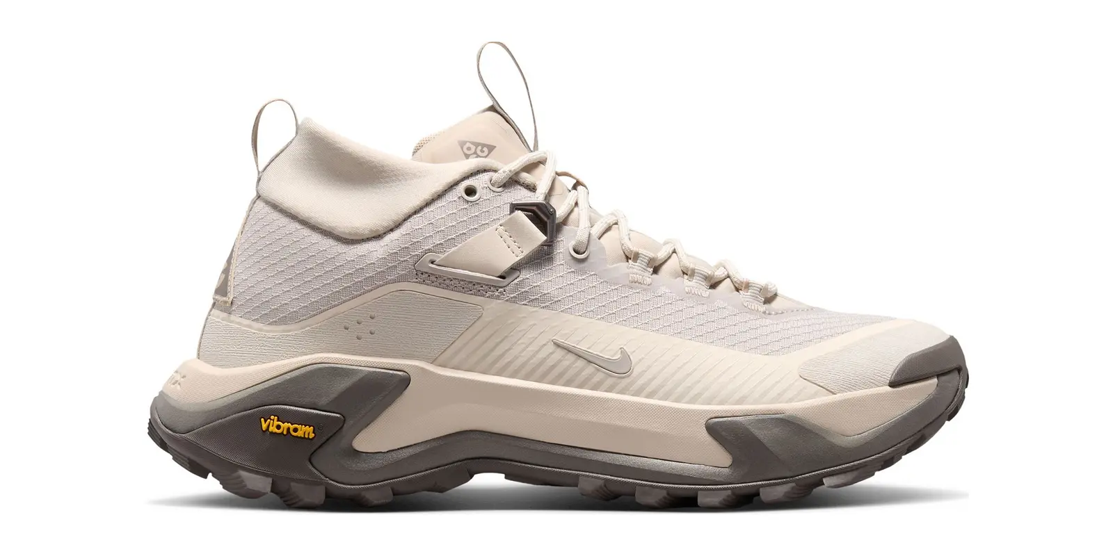 Nike Zegama Hike in Cream / Brown