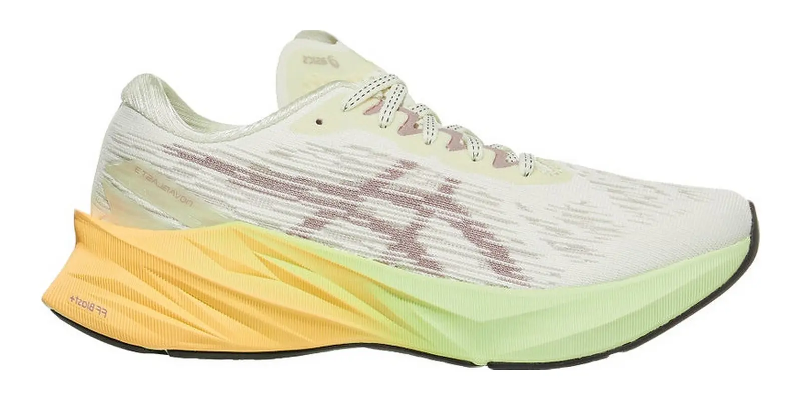 ASICS Novablast 3 in Creamfawn