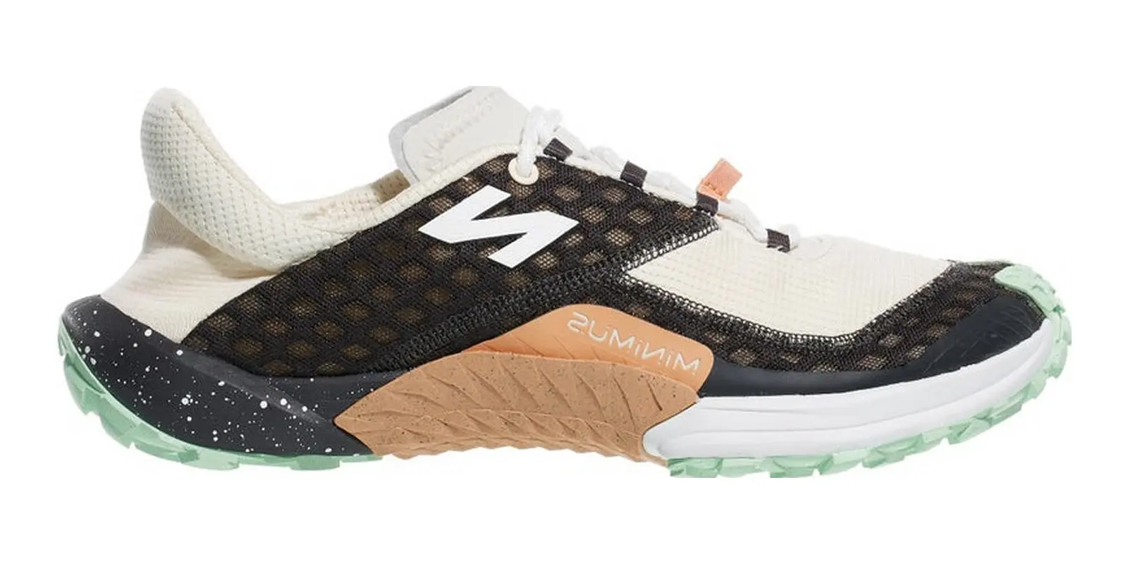 New Balance Minimus Trail in Blackpermafrost