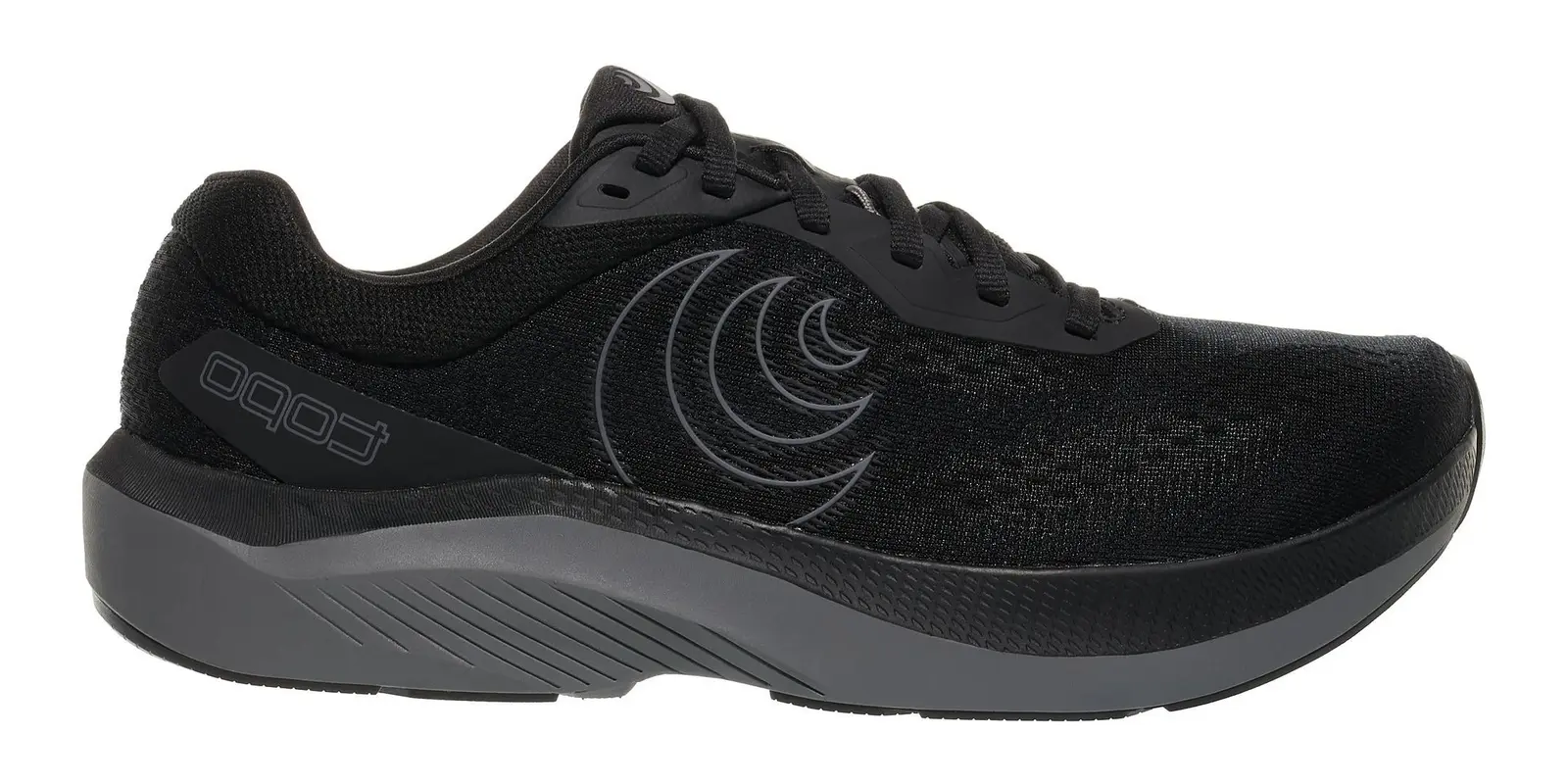 Topo Athletic Magnifly 6 in Black / Charcoal
