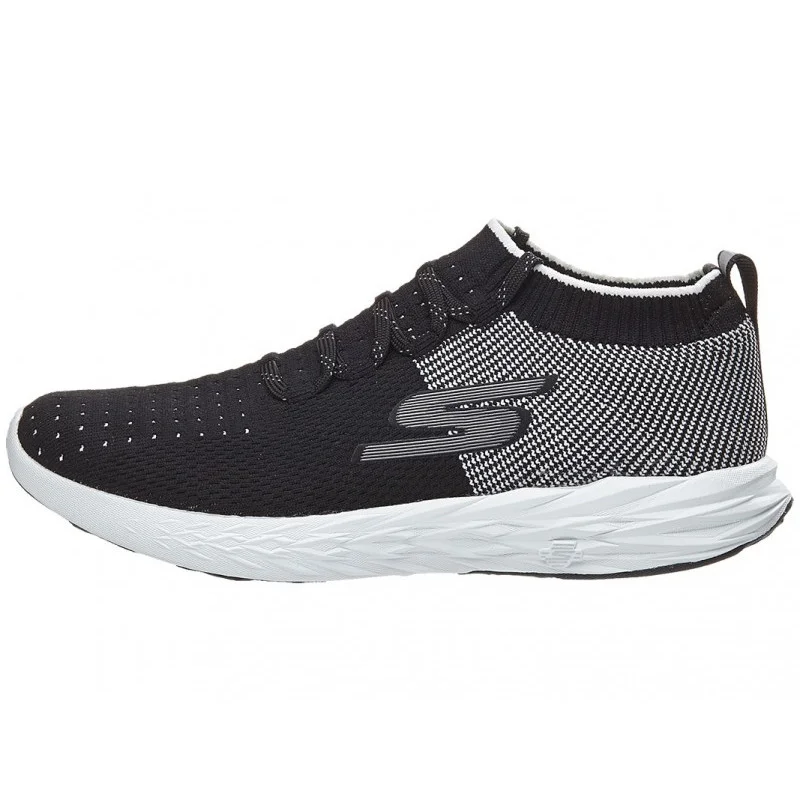 Skechers GOrun 6 in Black / White