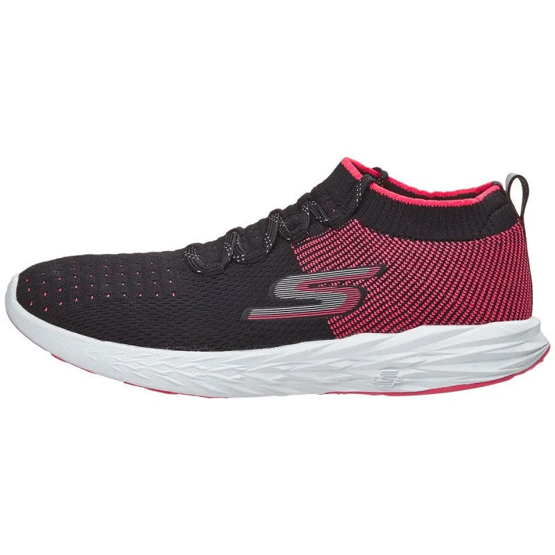 Skechers GOrun 6 in Black / Hot