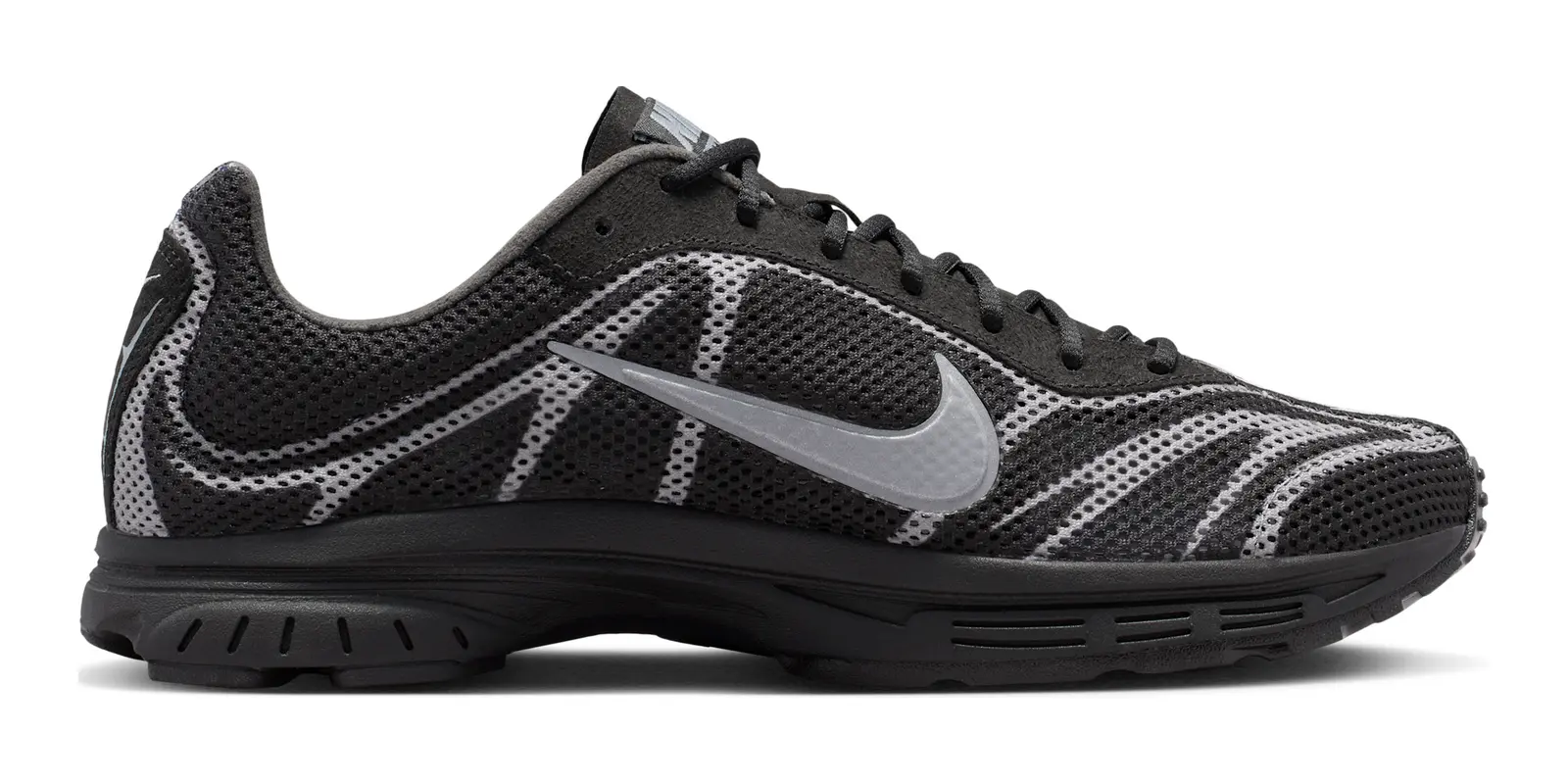 Nike Zoom Streak 3 in Black