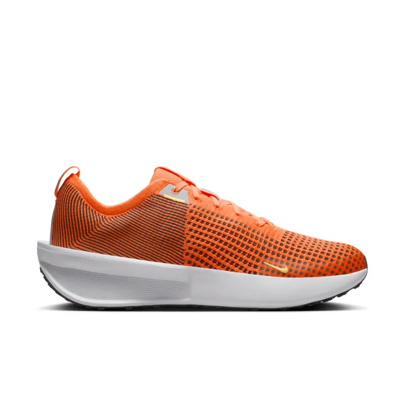 Nike Interact Run in Orange