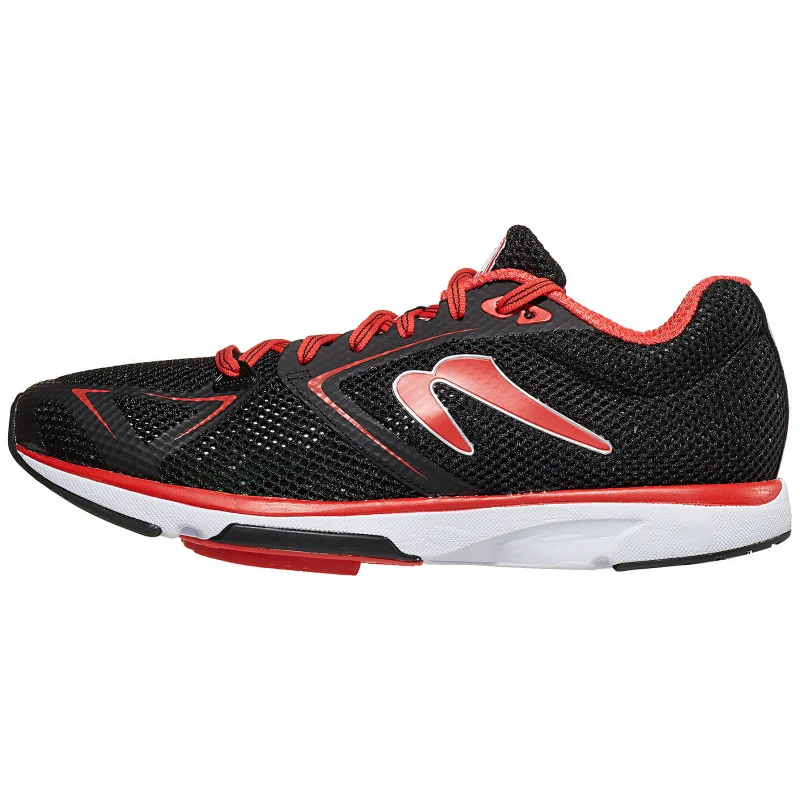 Newton Distance 8 in Black / Red