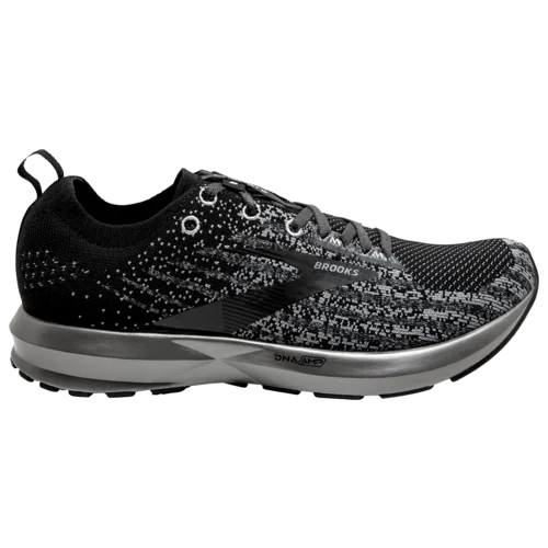 Brooks Levitate 3 in Black / Ebony