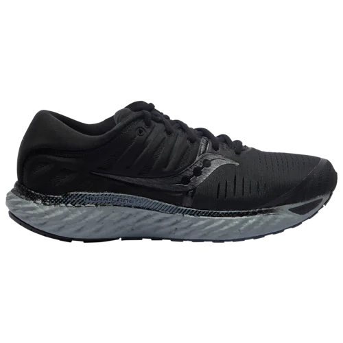 Saucony Hurricane 22 in Blackout