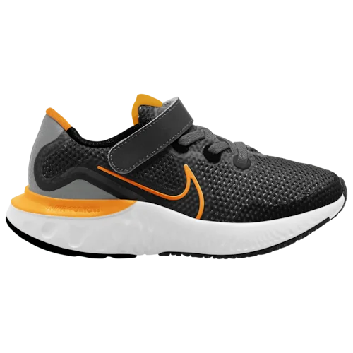 Nike Renew Run in Blacktotal