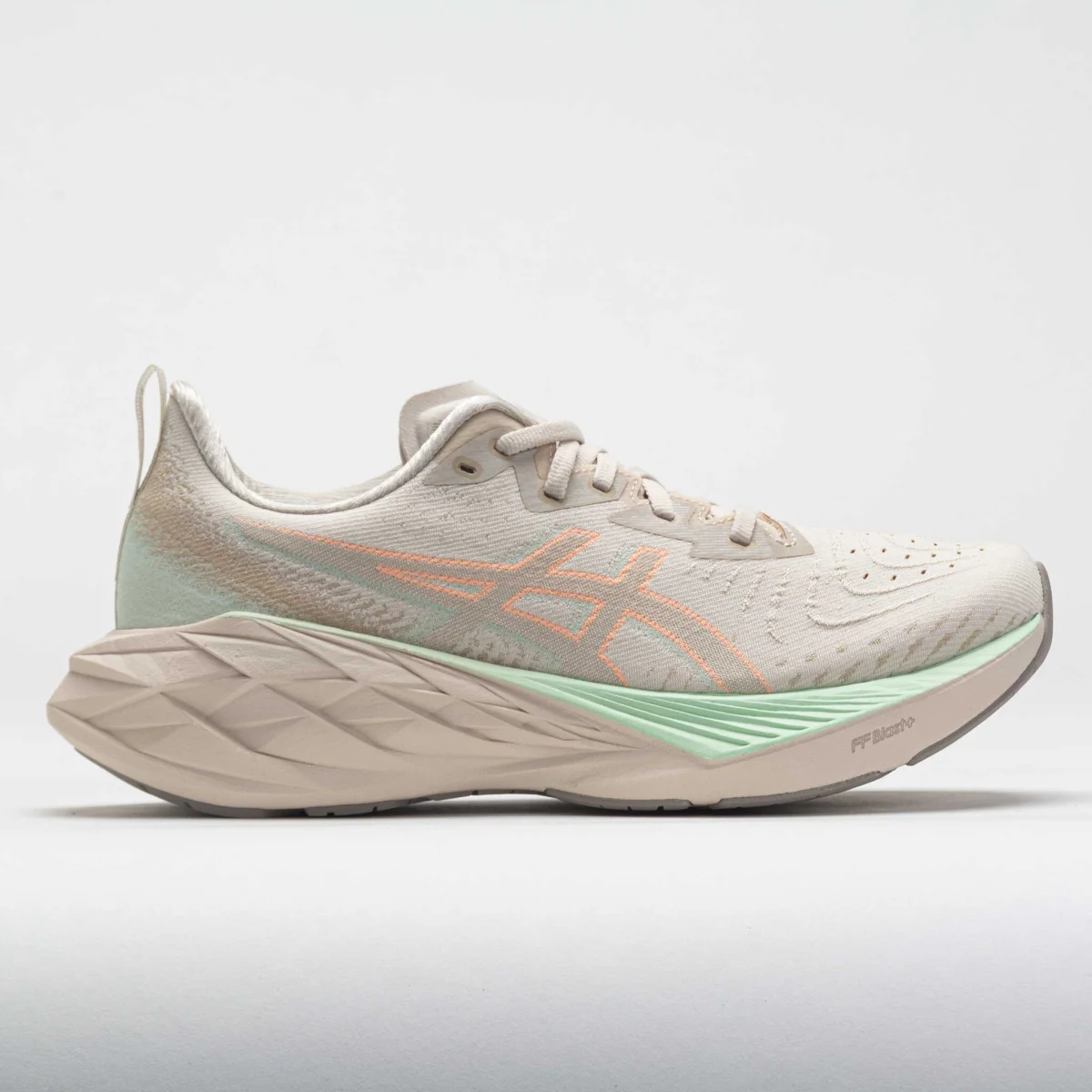 ASICS Novablast 4 in Oatmealmoonrock