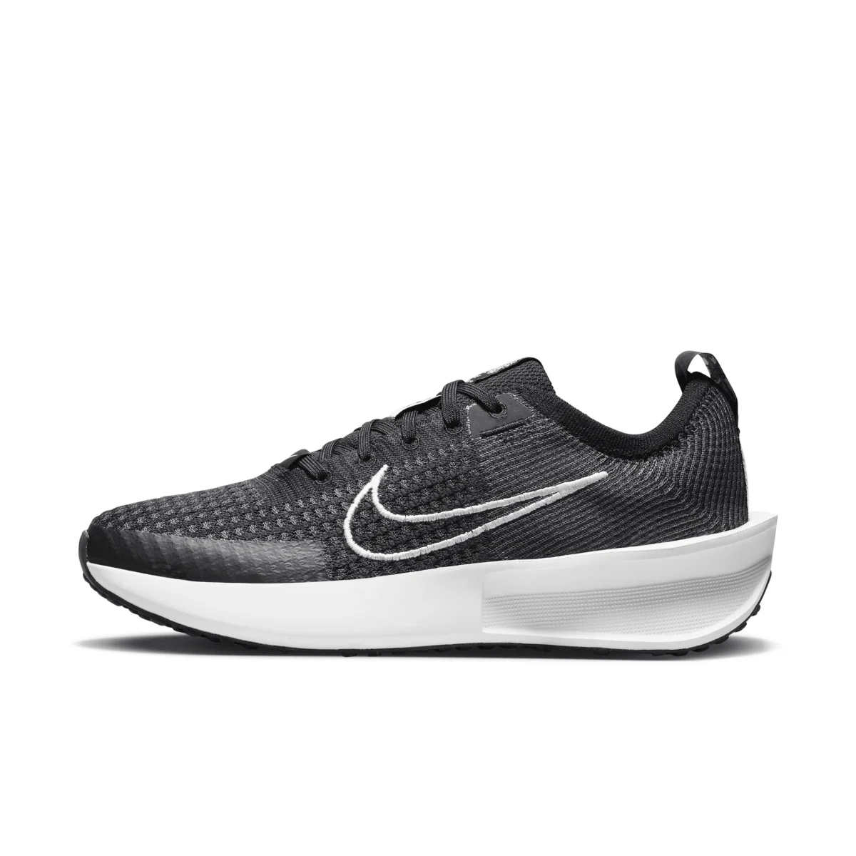 Nike Interact Run in Black