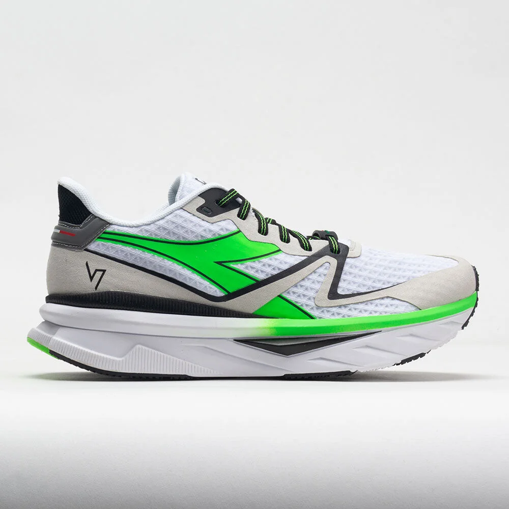 Diadora Atomo v7000 in White / Green