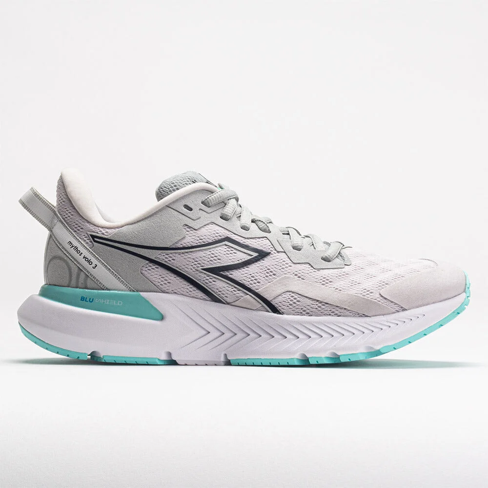 Diadora Mythos Blushield Volo 3 in Silver / Black