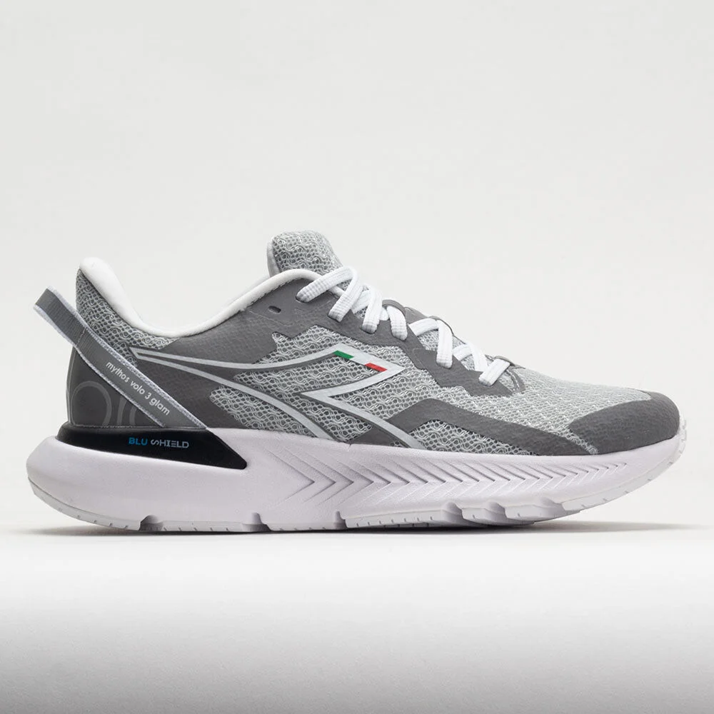 Diadora Mythos Blushield Volo 3 in Silver / White