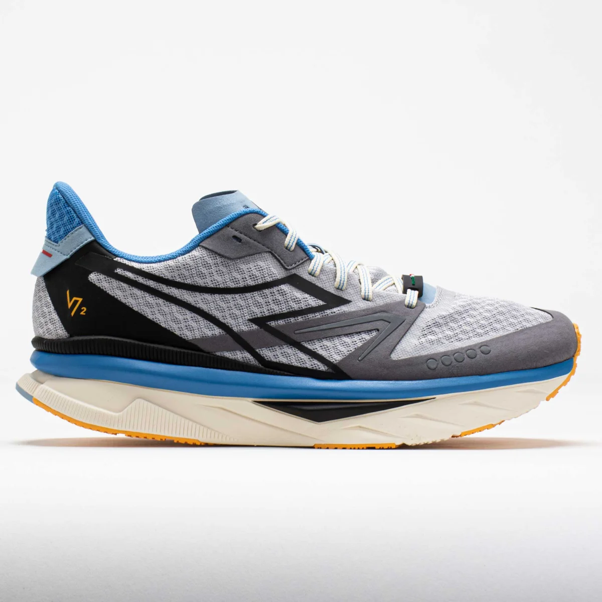 Diadora Atomo v7000 2 in Silver