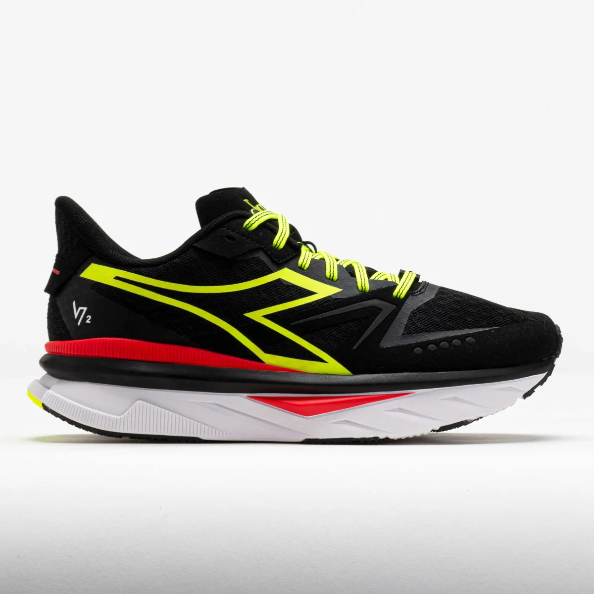 Diadora Atomo v7000 2 in Black / Yellow