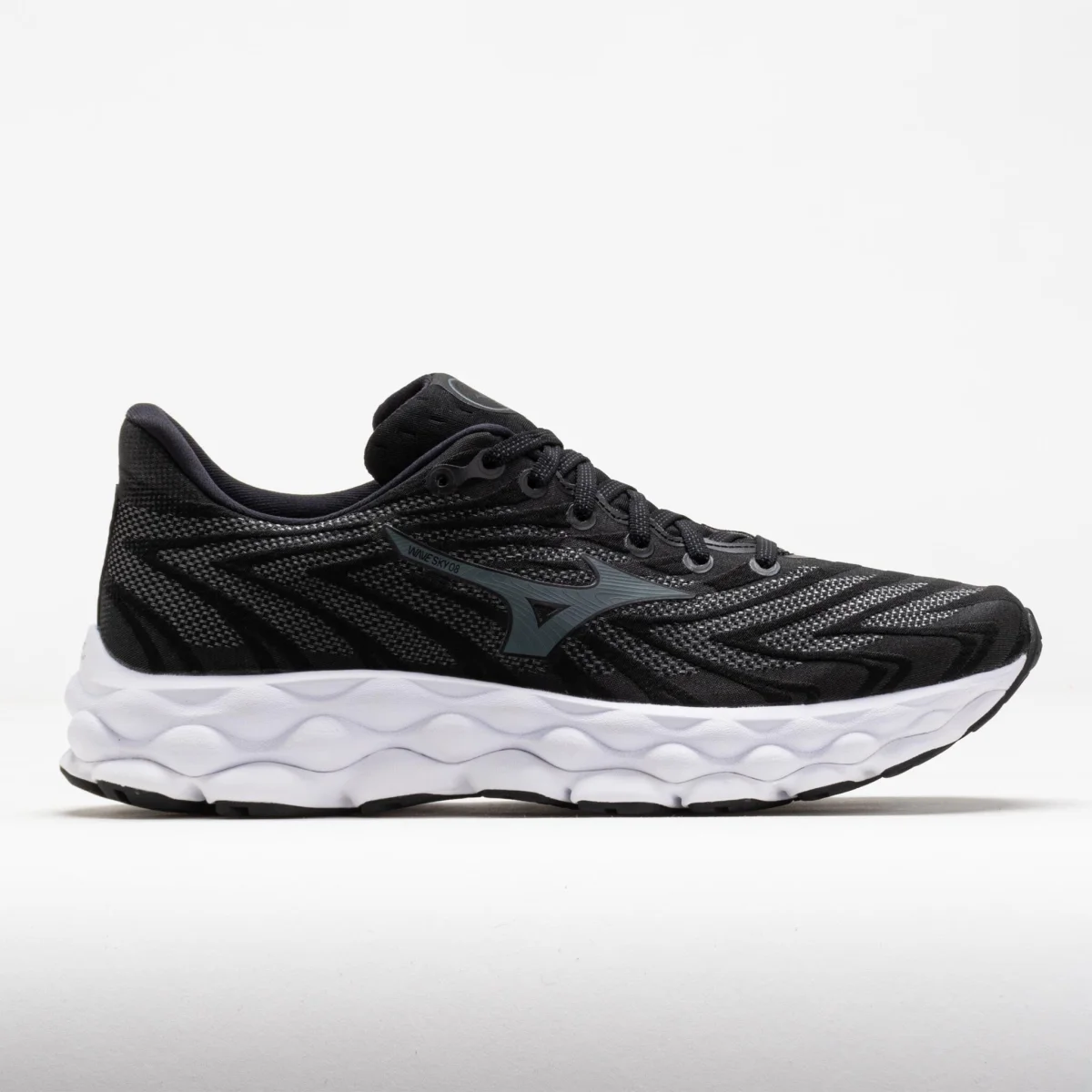 Mizuno Wave Sky 8 in Black / Metallic