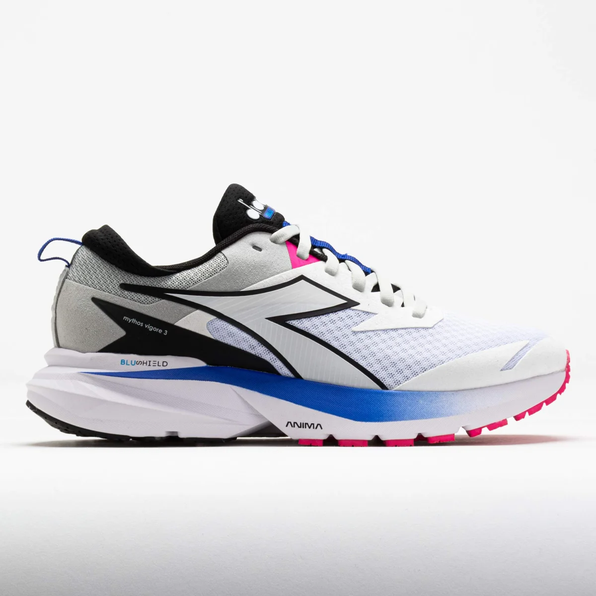 Diadora Mythos Blushield Vigore 3 in White / Black / Silver