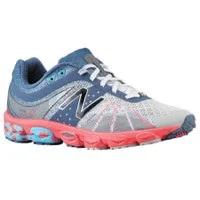 New Balance 890 v4 in Grey / Pink