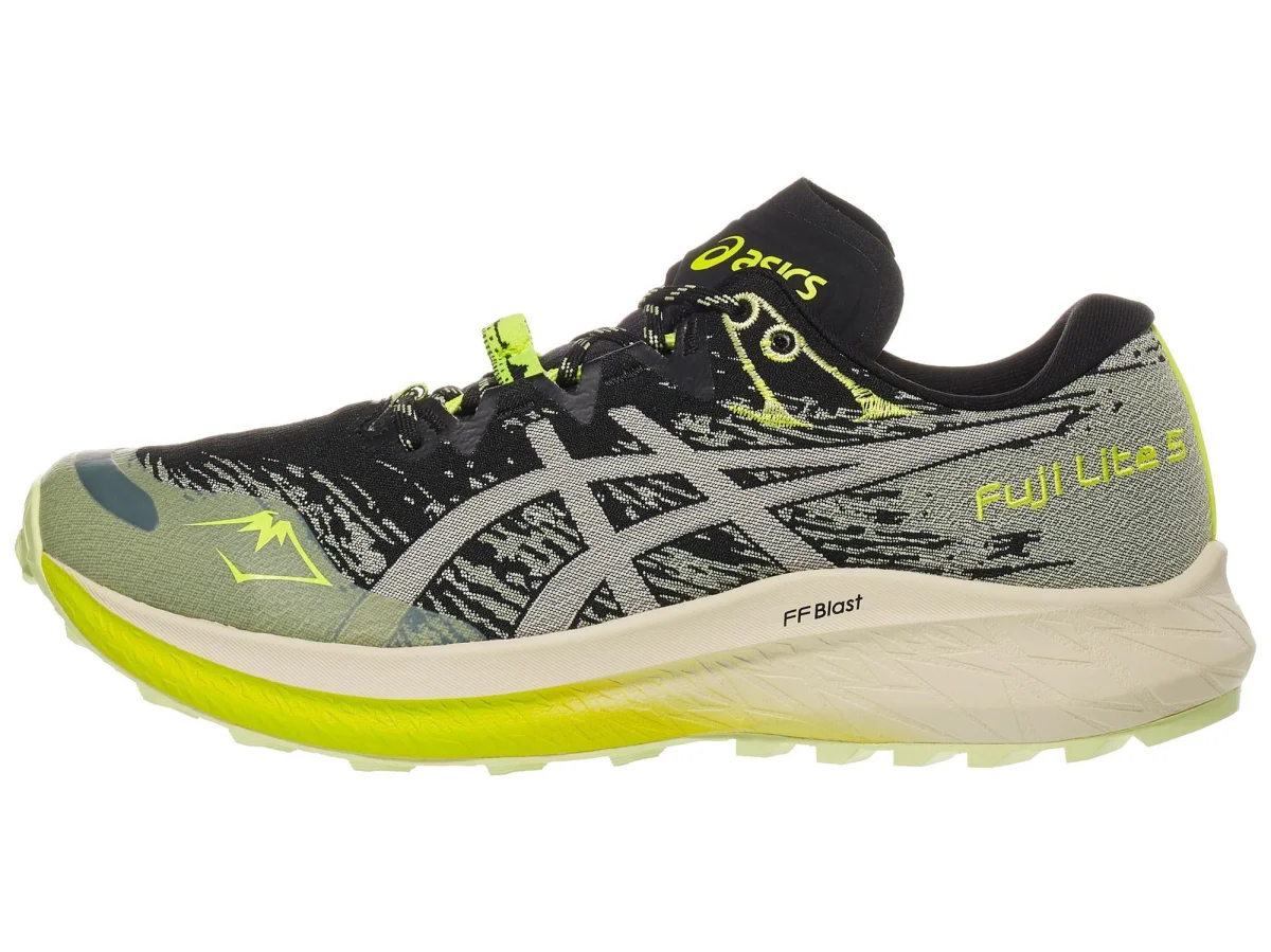 ASICS Fuji Lite 2 in Pale Apricot / Lichen Roc