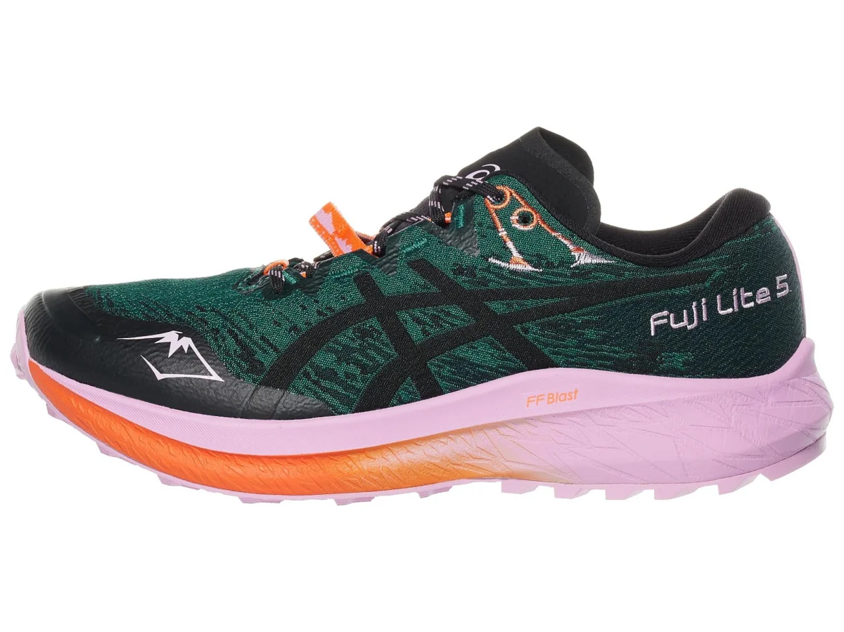 ASICS Fuji Lite 2 in Pale Apricot / Lichen Roc