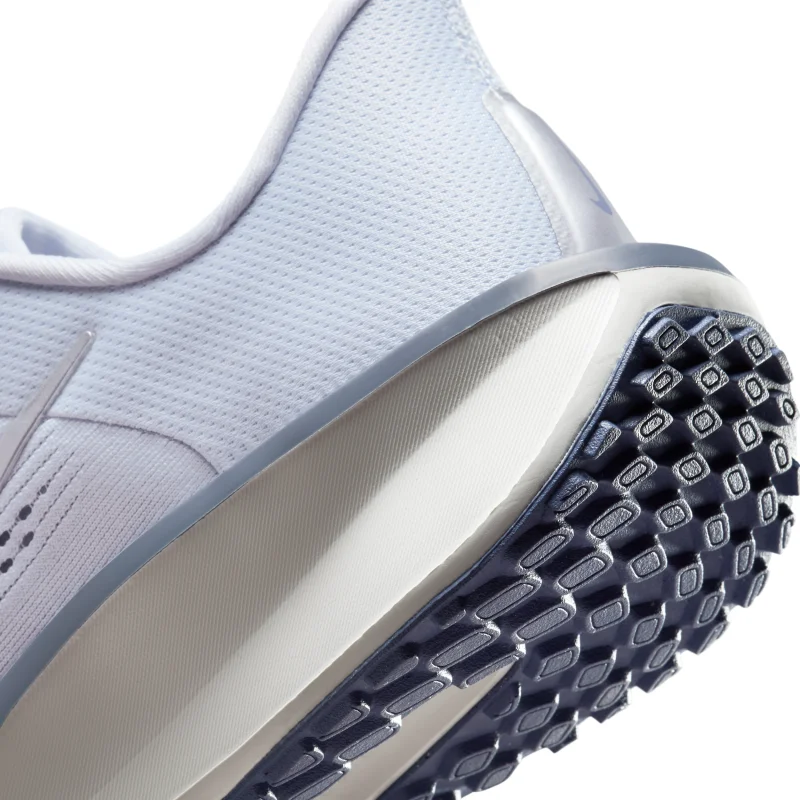 Nike Quest 6