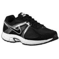 Nike Dart 9 in Black / Metallic