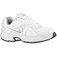 Nike Dart 9 in White / Metallic