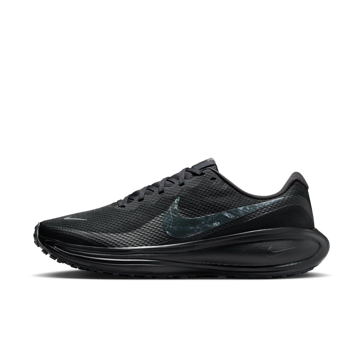 Nike Revolution 8 Realtree in Black