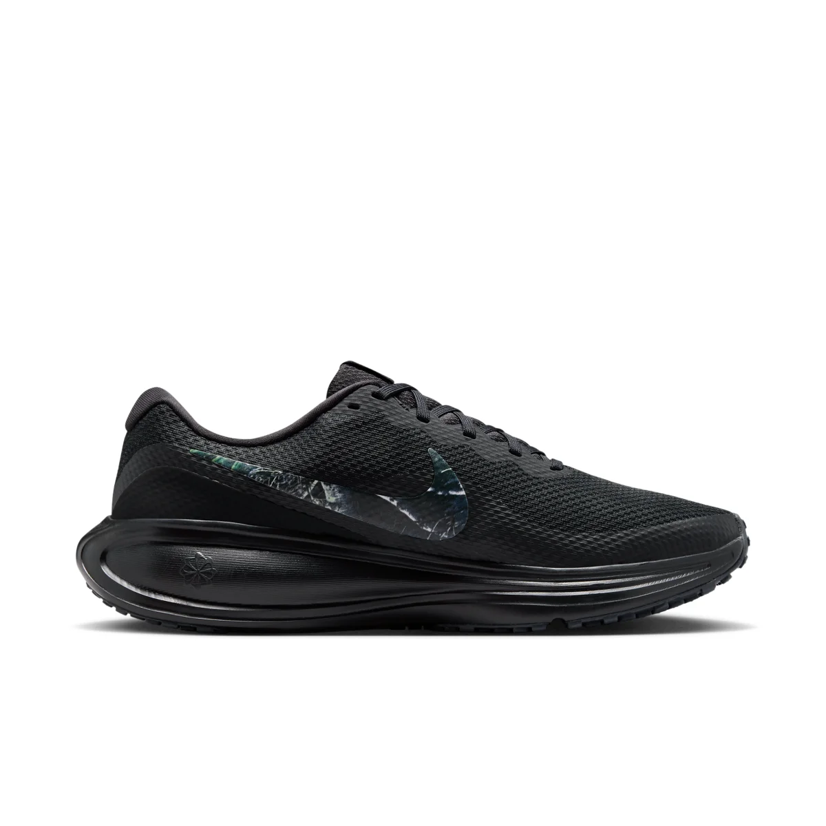 Nike Revolution 8 Realtree in Black