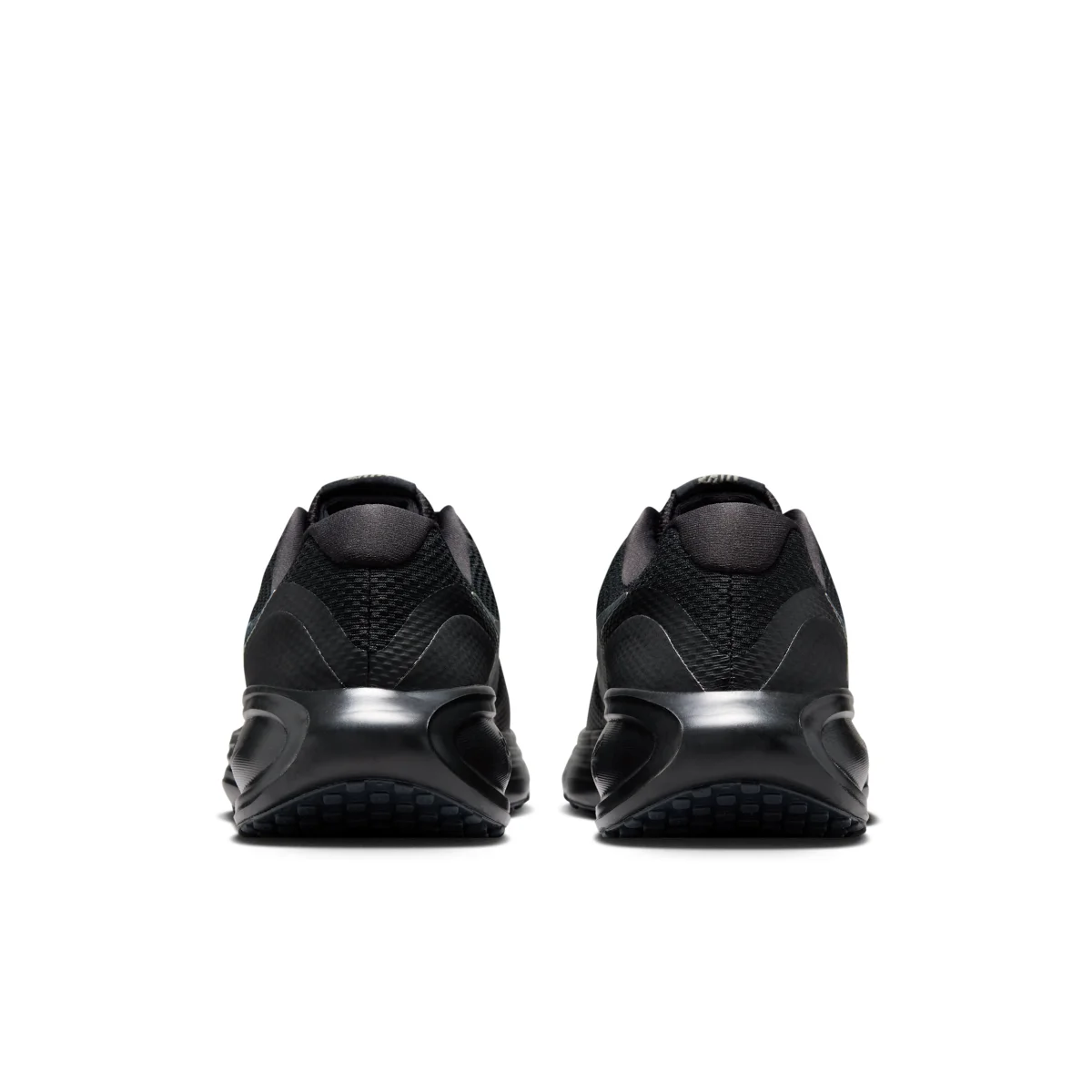 Nike Revolution 8 Realtree in Black