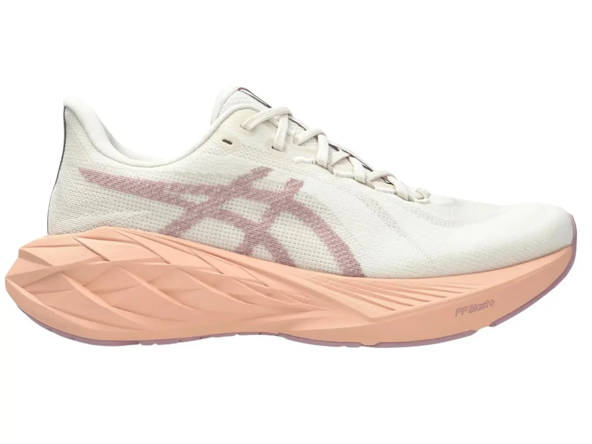 ASICS Dynablast 6 in Soft Oat / Cantaloupe