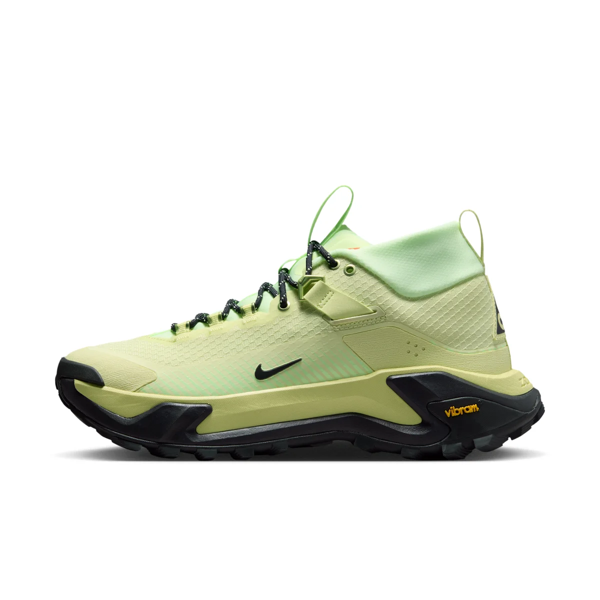Nike Zegama Hike Hiking in Yellow