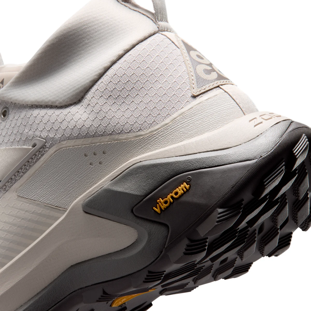 Nike Zegama Hike Hiking in Brown