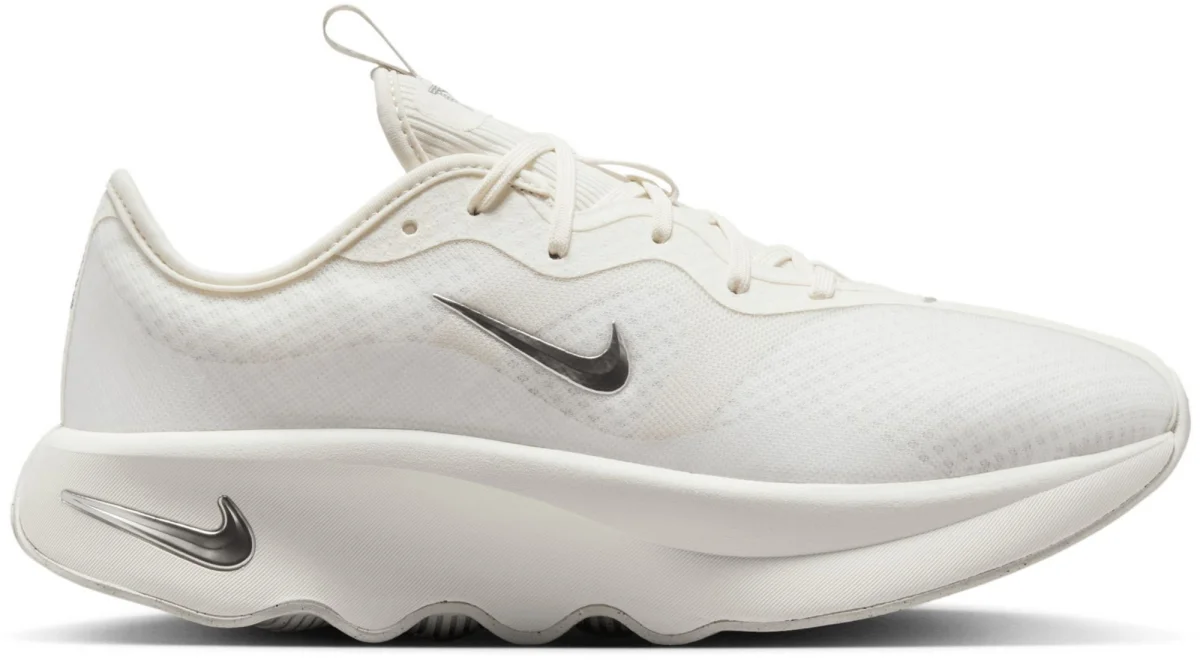 Nike Motiva 2 Walking in White / Silver