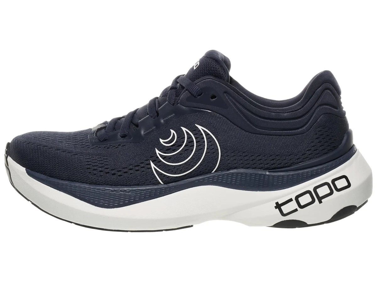 Topo Athletic Aura 2 in Navy / White