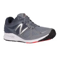 New Balance Vazee Prism in Grey / Red