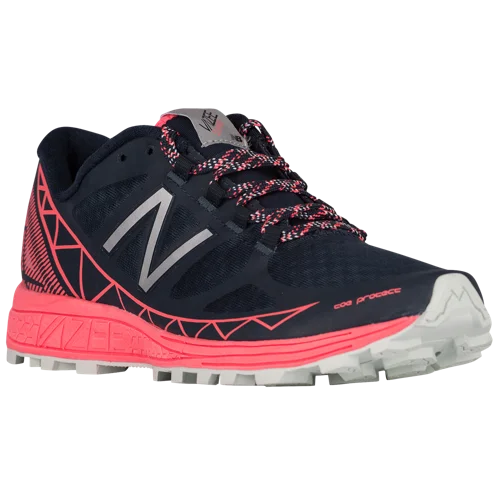 New Balance Vazee Summit in Black / Pink