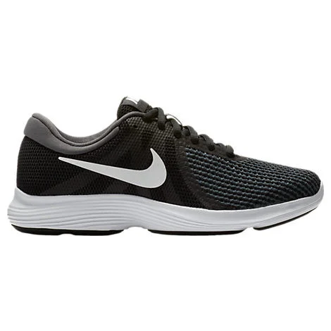 Nike Revolution 4 in Black