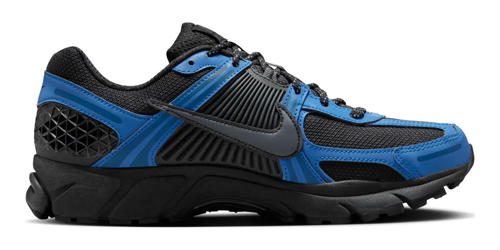 Nike Zoom Vomero 5 in Black
